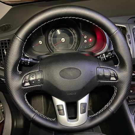 Kia bőr kormányvédő – méretpontos, varrható kivitel